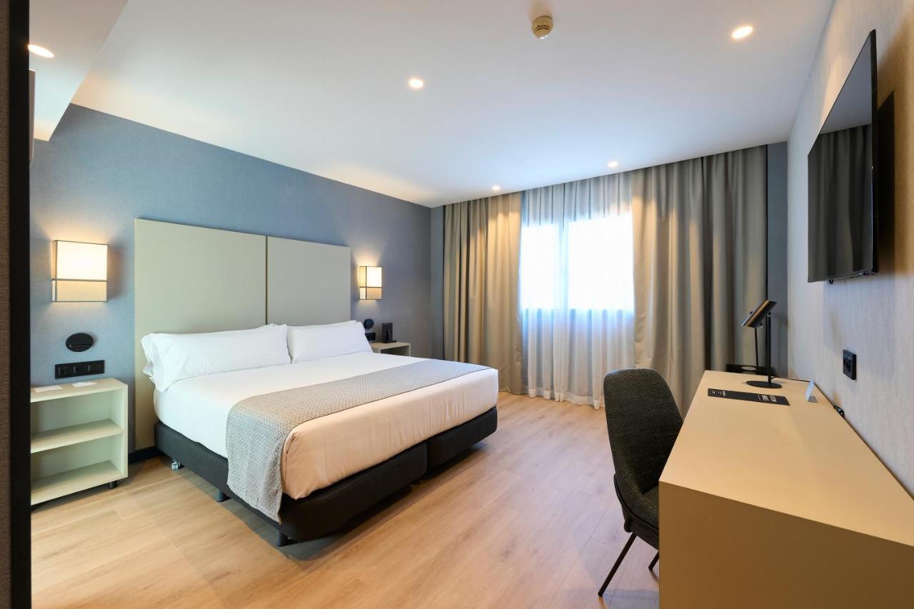 Hotell Catalonia La Maquinista 4*