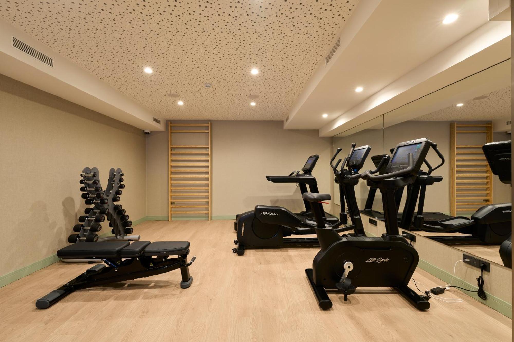 Hotell Catalonia La Maquinista 4*
