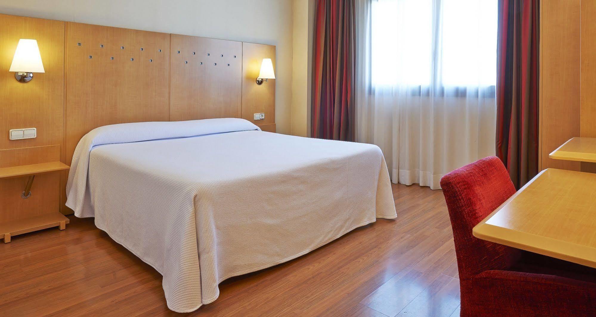 Hotell Catalonia La Maquinista 4*