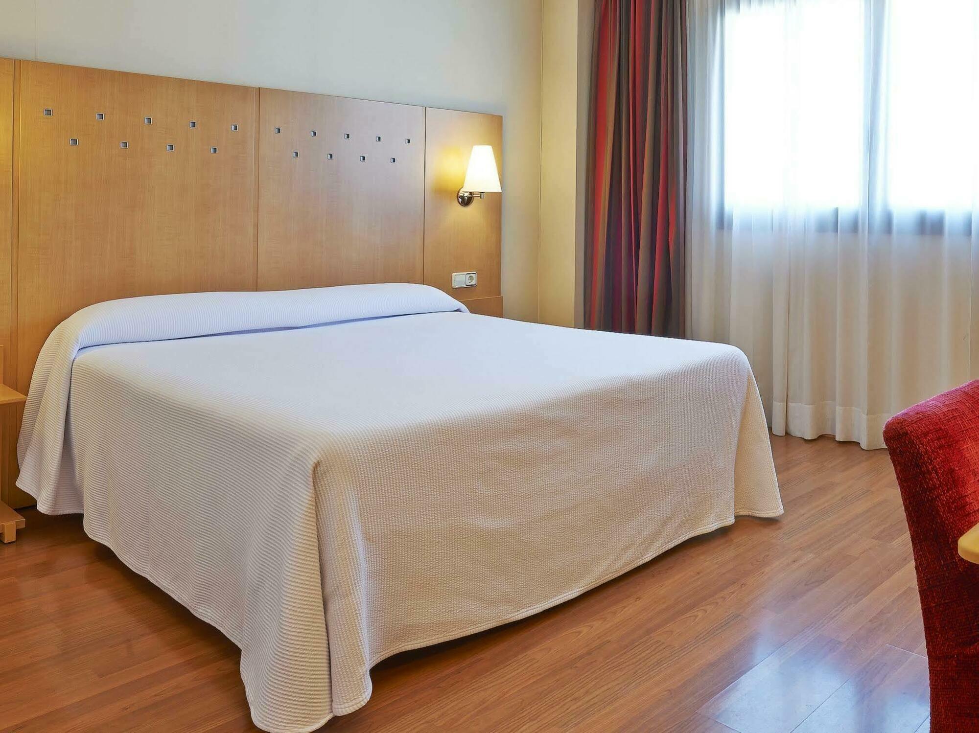 Hotell Catalonia La Maquinista 4*